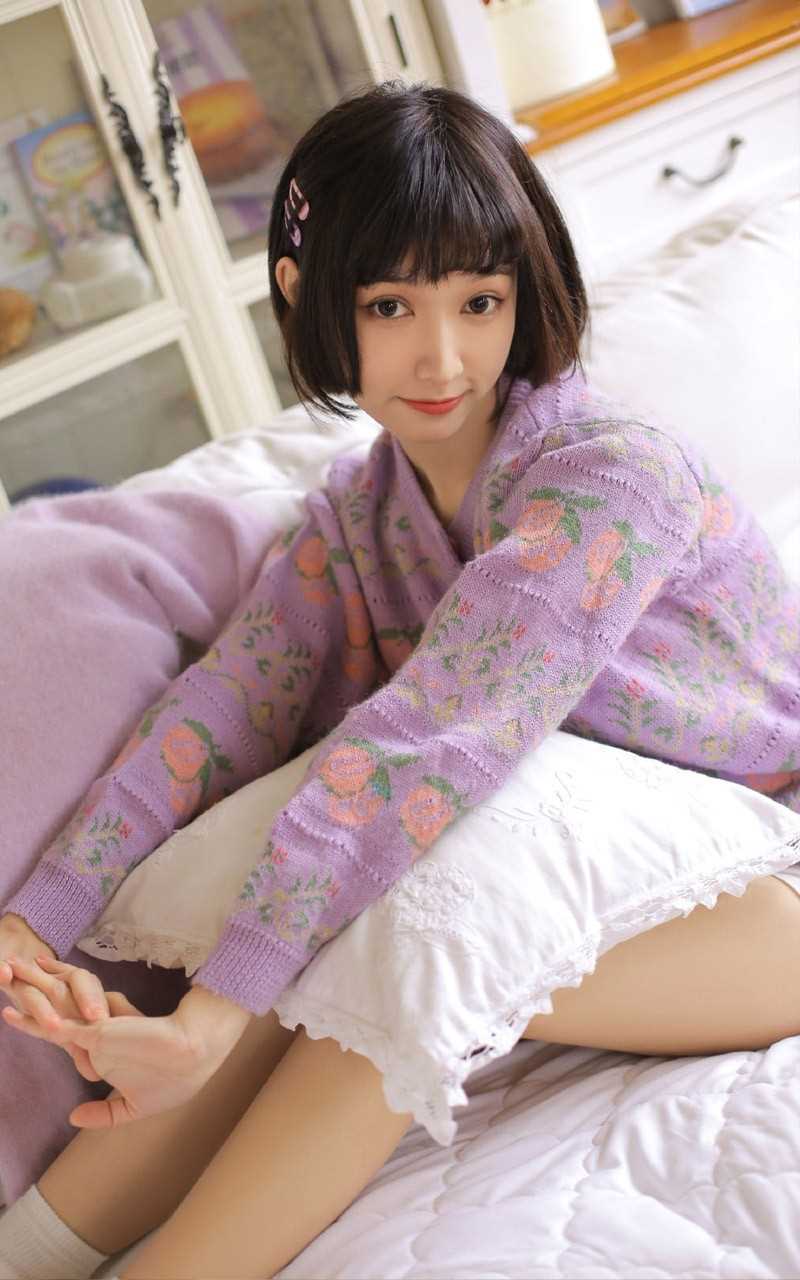 精选大眼短发清纯美女纤细大长腿诱惑图片图册