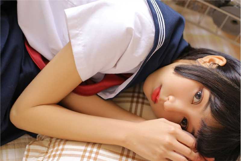 精选大眼短发清纯美女纤细大长腿诱惑图片图册