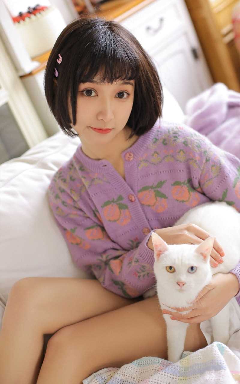 精选大眼短发清纯美女纤细大长腿诱惑图片图册