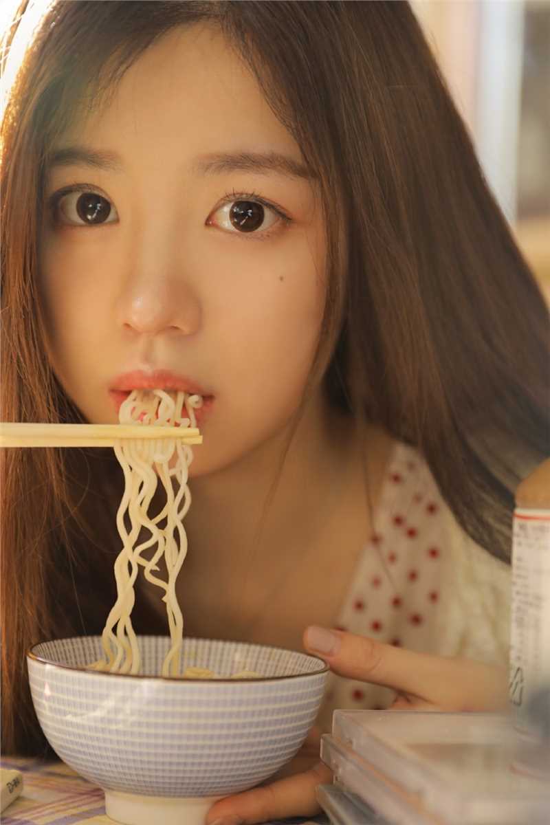 高清高颜值清纯私房高清阳光梦幻美女玉足图片图册