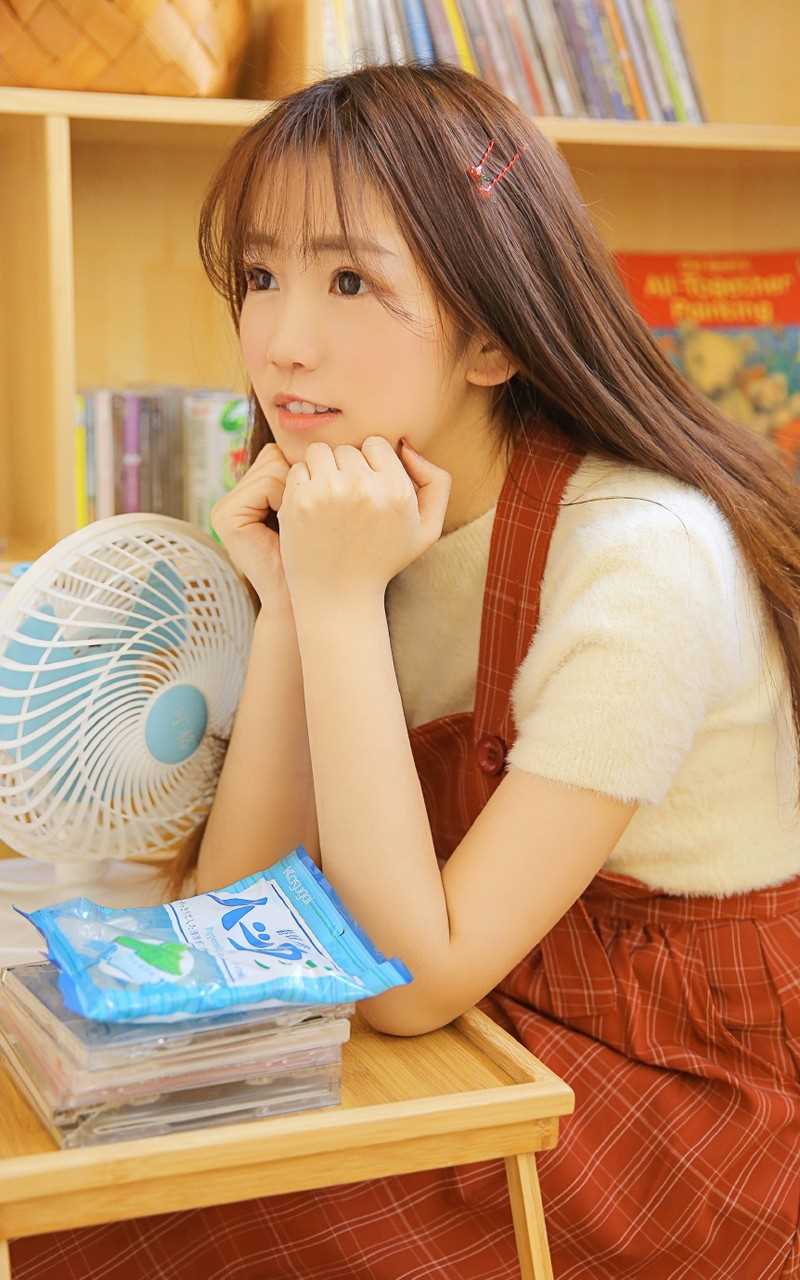 最新文艺漂亮长发美女卧室清纯淑女长裙小清新壁纸