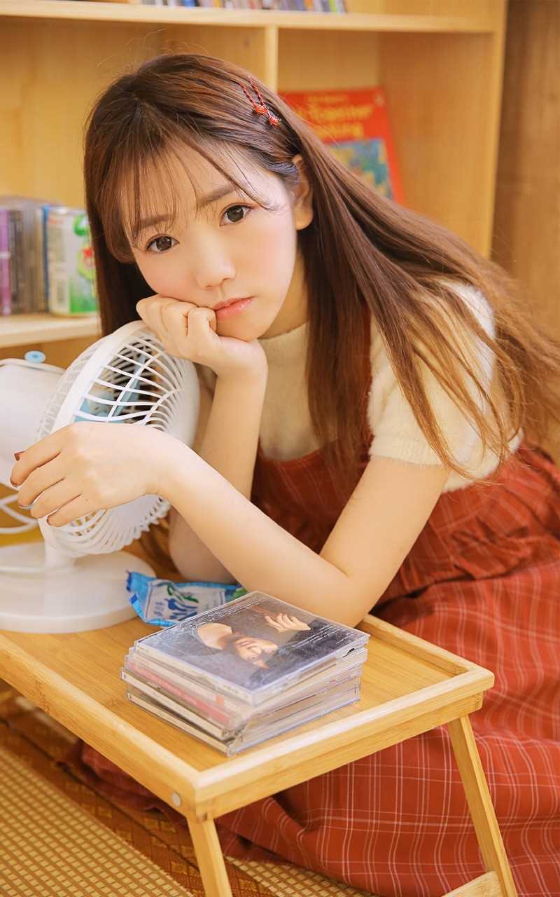 最新文艺漂亮长发美女卧室清纯淑女长裙小清新壁纸