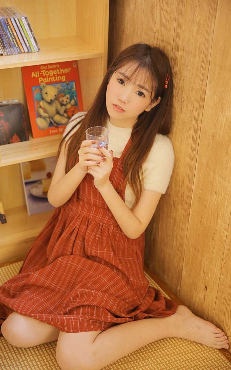 最新文艺漂亮长发美女卧室清纯淑女长裙小清新壁纸