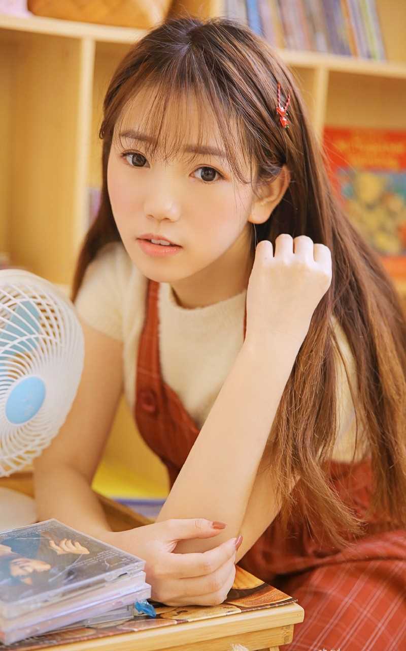 最新文艺漂亮长发美女卧室清纯淑女长裙小清新壁纸