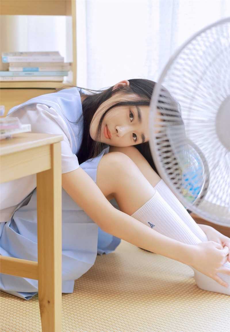 最新日本清纯白丝大长腿居家性感惑图集