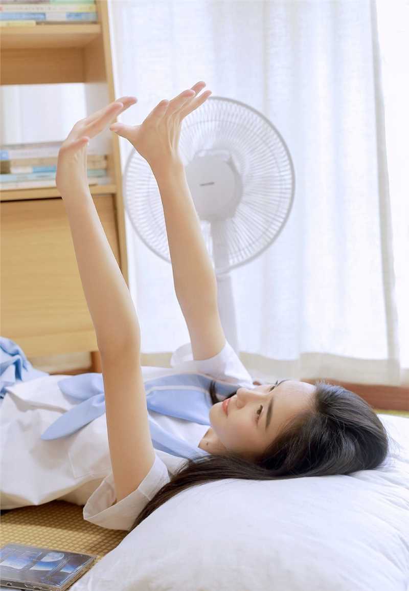 最新日本清纯白丝大长腿居家性感惑图集