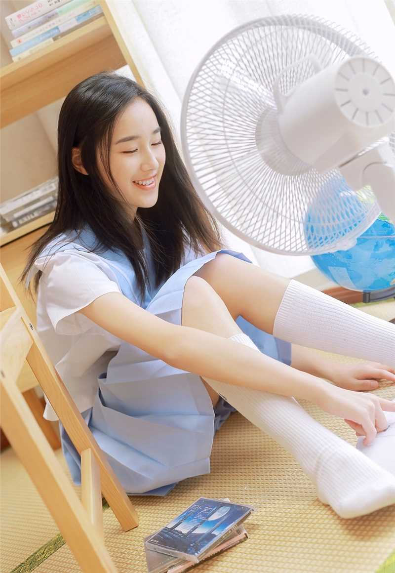 最新日本清纯白丝大长腿居家性感惑图集