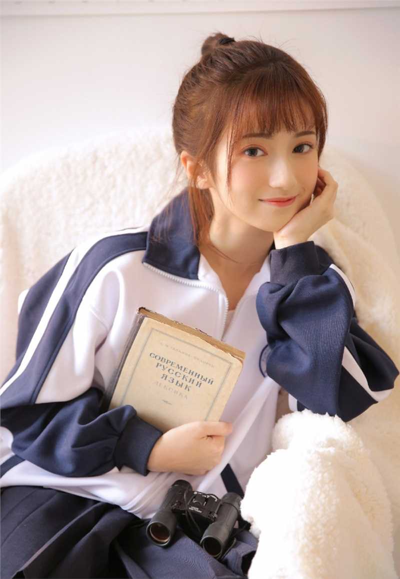 优质日本混血美女私房运动服清纯养眼黑丝大长腿相册