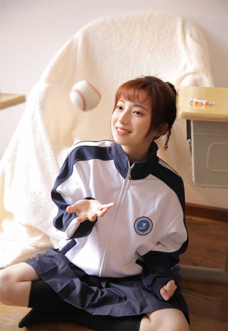 优质日本混血美女私房运动服清纯养眼黑丝大长腿相册