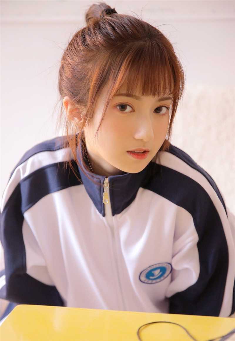 优质日本混血美女私房运动服清纯养眼黑丝大长腿相册