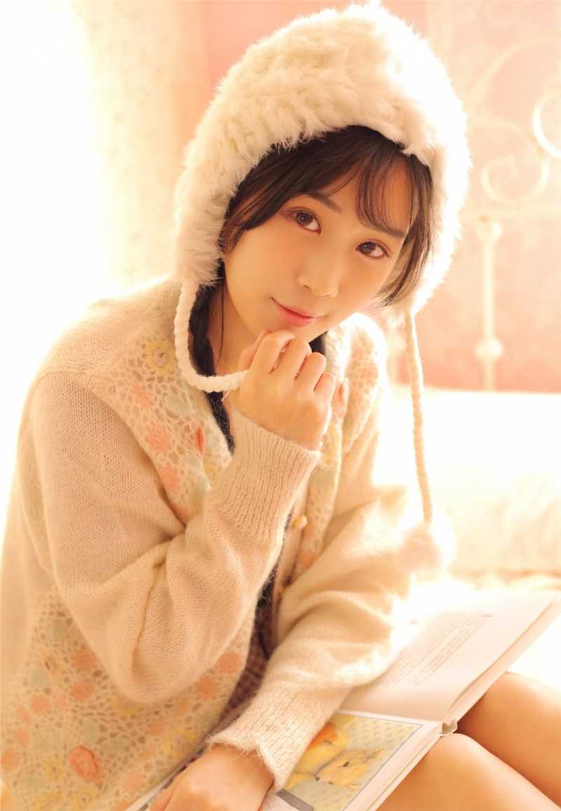 最全极品古典麻花辫美女私房袜子大长腿清纯图片相册