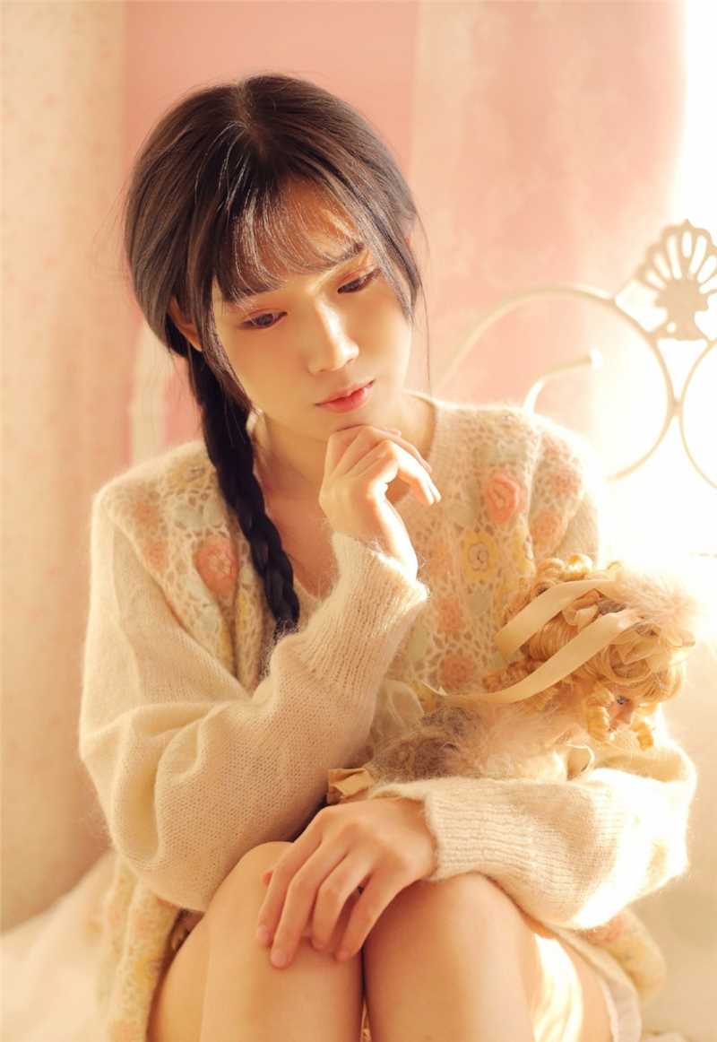 最全极品古典麻花辫美女私房袜子大长腿清纯图片相册