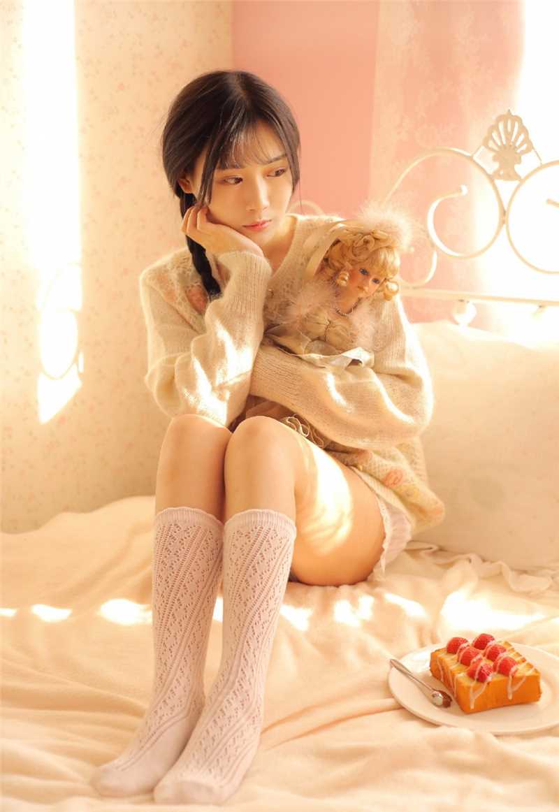 最全极品古典麻花辫美女私房袜子大长腿清纯图片相册