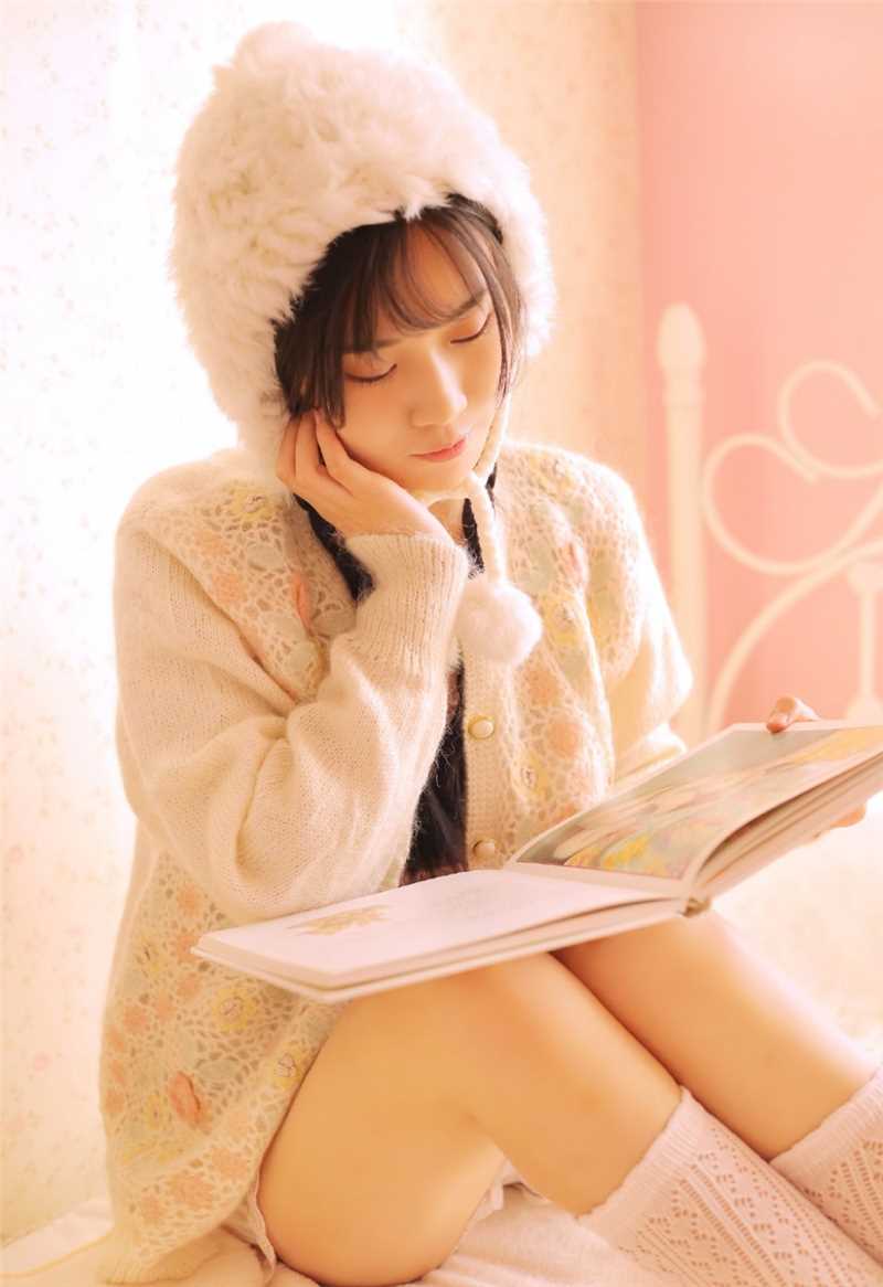 最全极品古典麻花辫美女私房袜子大长腿清纯图片相册