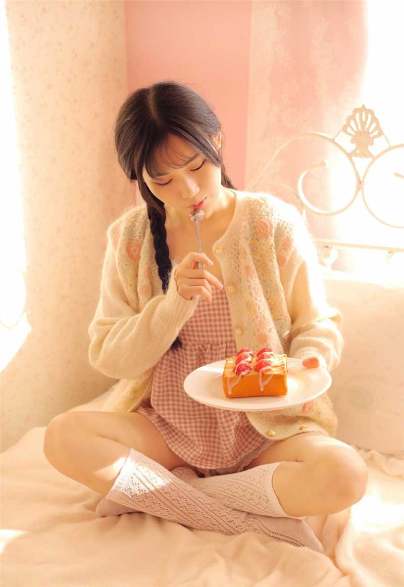 最全极品古典麻花辫美女私房袜子大长腿清纯图片相册