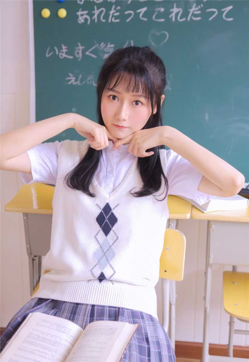 高清清纯素人氧气少女白丝大长腿惹火养眼诱惑图片图集