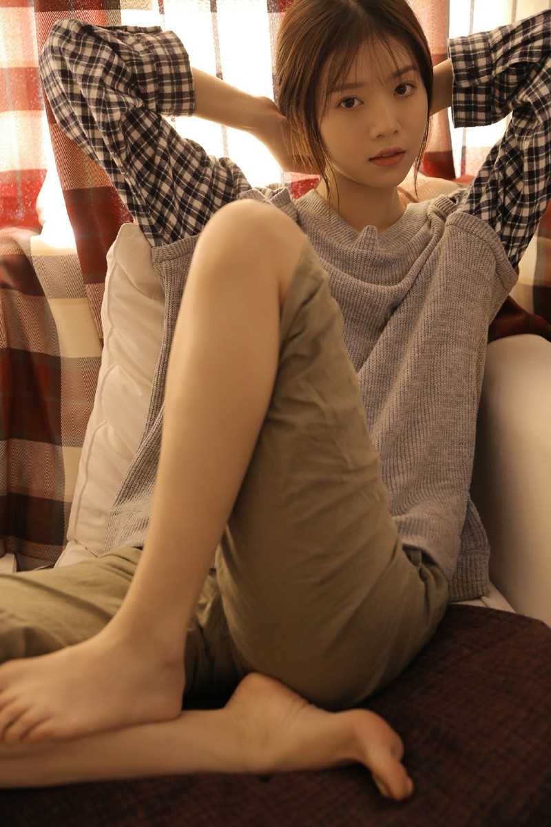 精选邻家清纯美女甜美迷人唯美私房图片图册