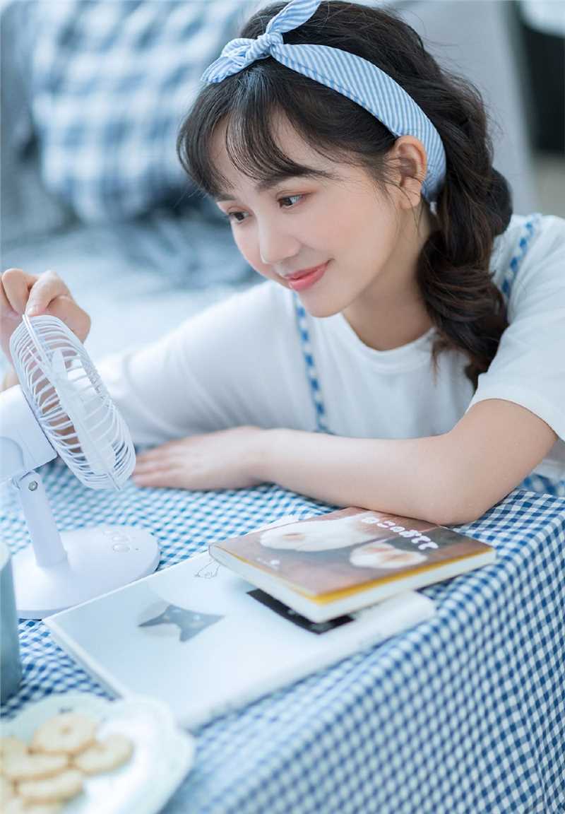 特别专辑恬静天然少女元气小清新格子裙清纯淑女图片