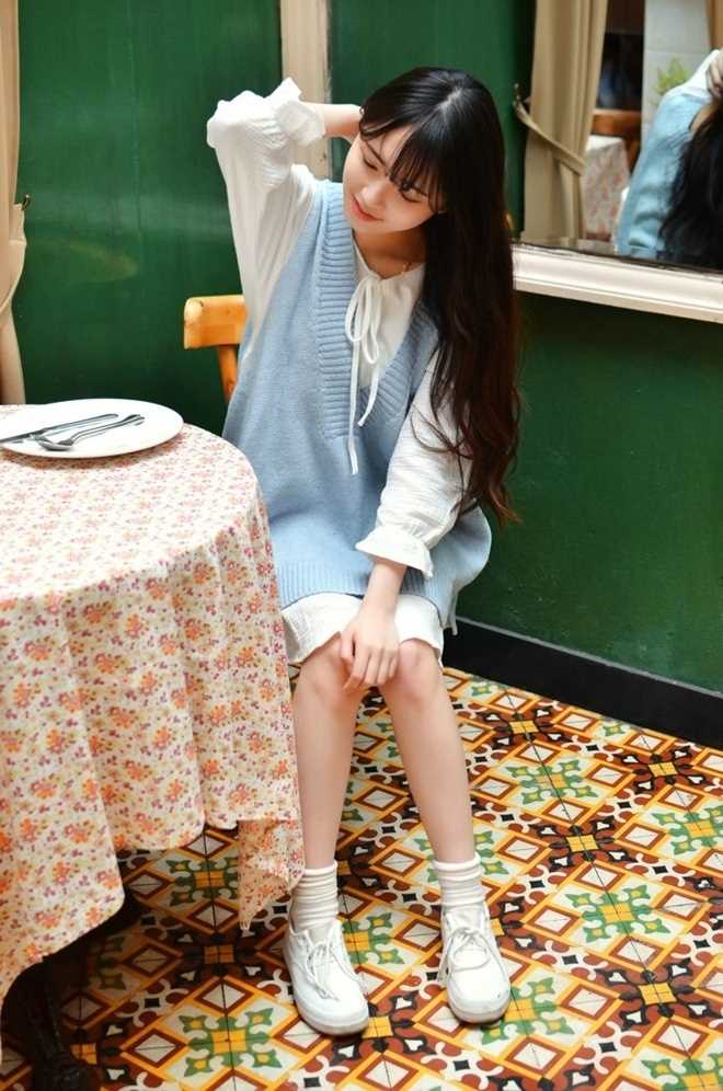 优质00后傲娇萝莉清纯居家私房生活照图片图片