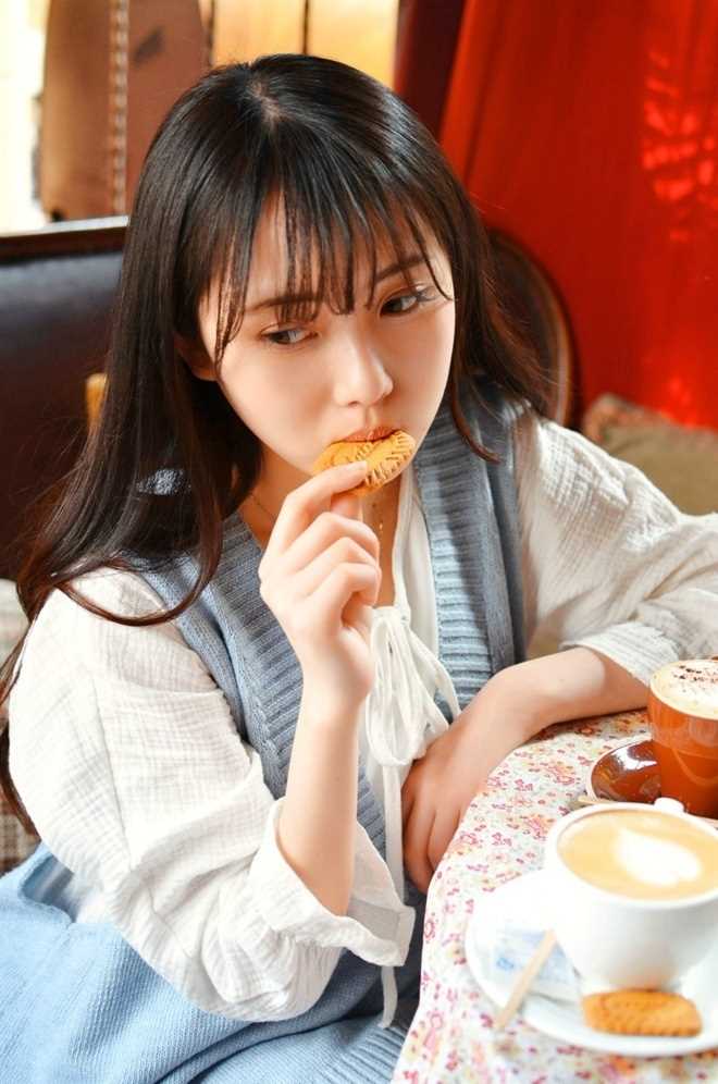 优质00后傲娇萝莉清纯居家私房生活照图片图片