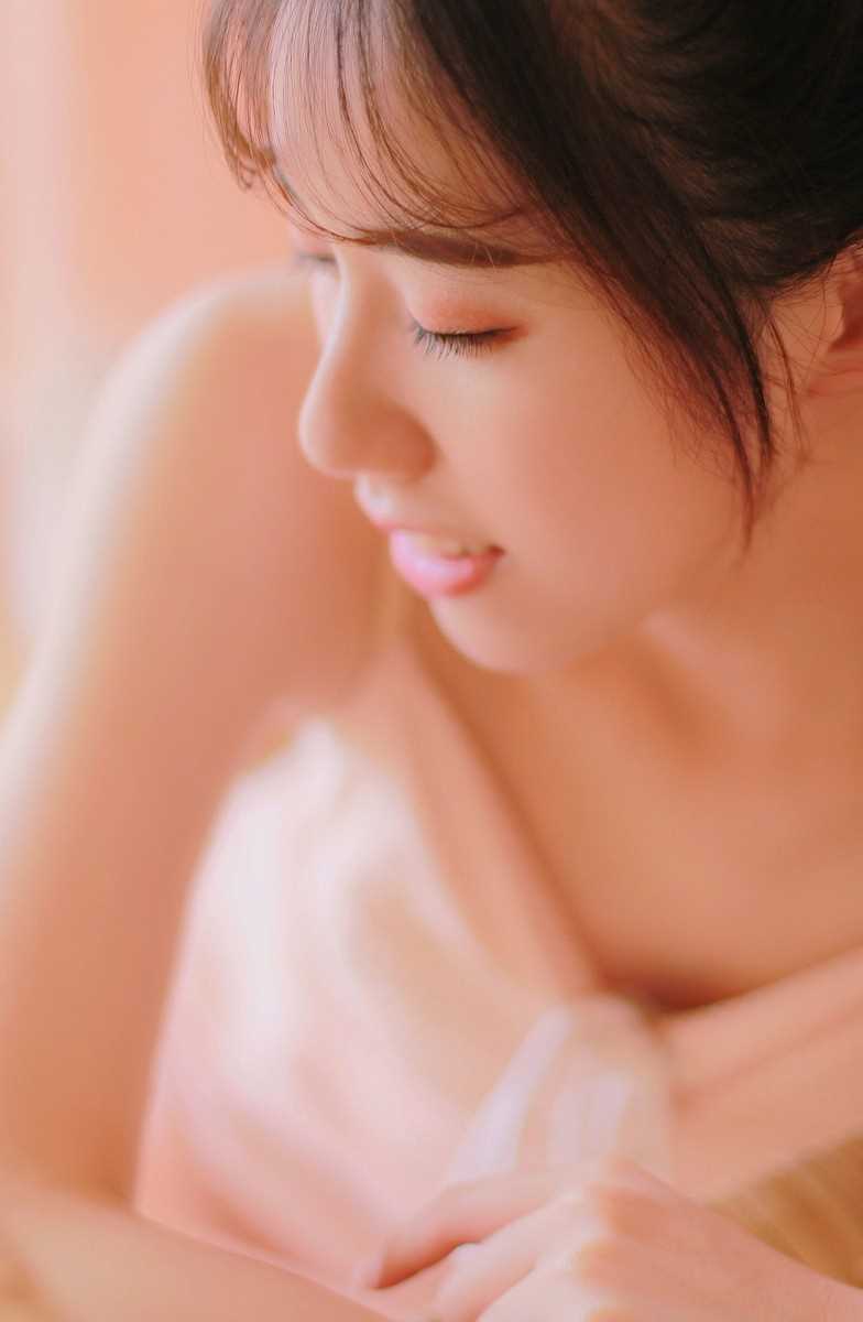 小清新少女吊带酥胸清纯可爱图片