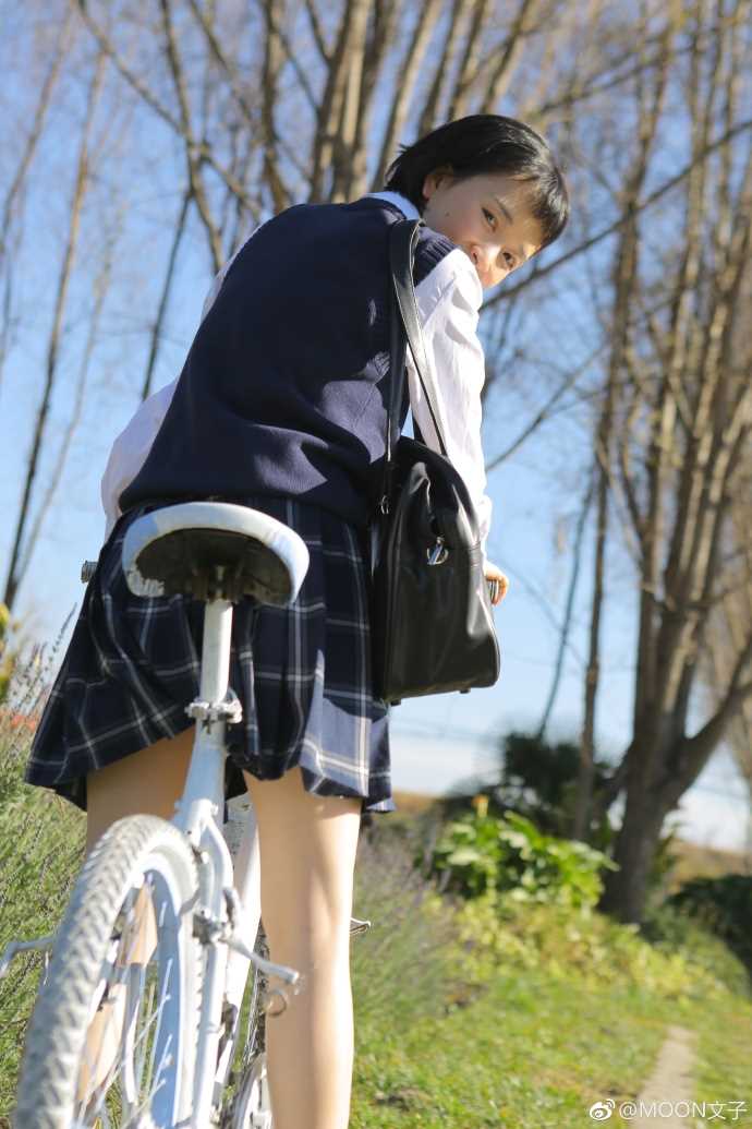 优质日本盐系短发清纯美女阳光户外小清新氧气相册