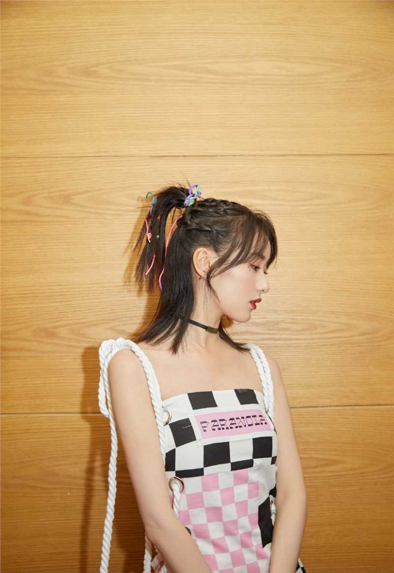 优质清纯气质美女袁冰妍时尚装扮大长腿性感图片