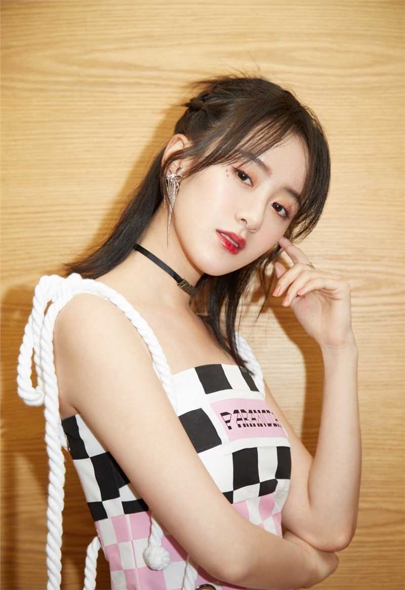 优质清纯气质美女袁冰妍时尚装扮大长腿性感图片