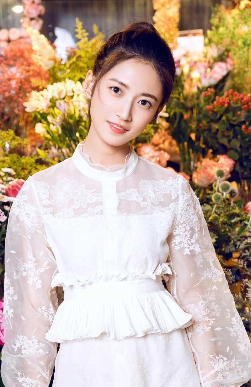 最新校花级女神陈钰琪唯美鲜花裤极品尤物清纯壁纸