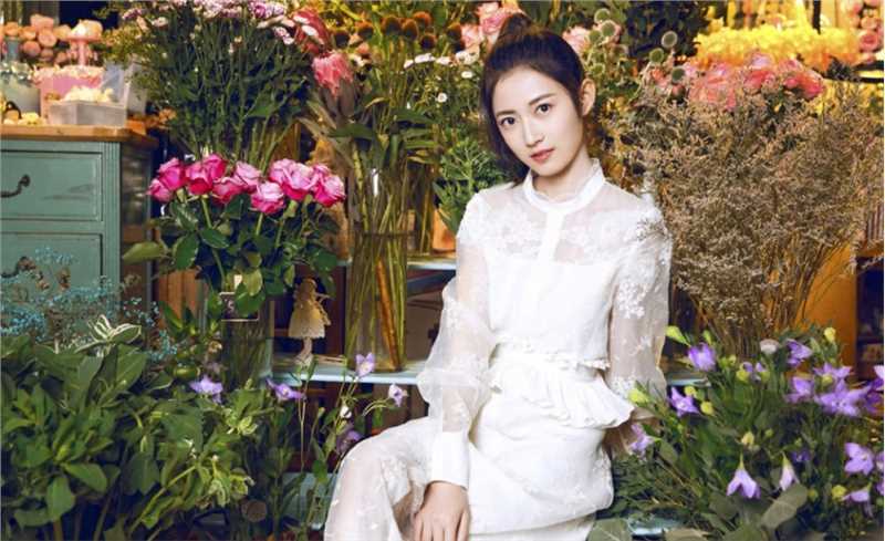 最新校花级女神陈钰琪唯美鲜花裤极品尤物清纯壁纸