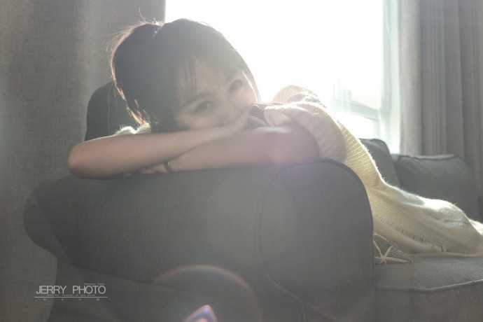 最新清纯美女嫩模姜迪居家毛衣修长大长腿图集