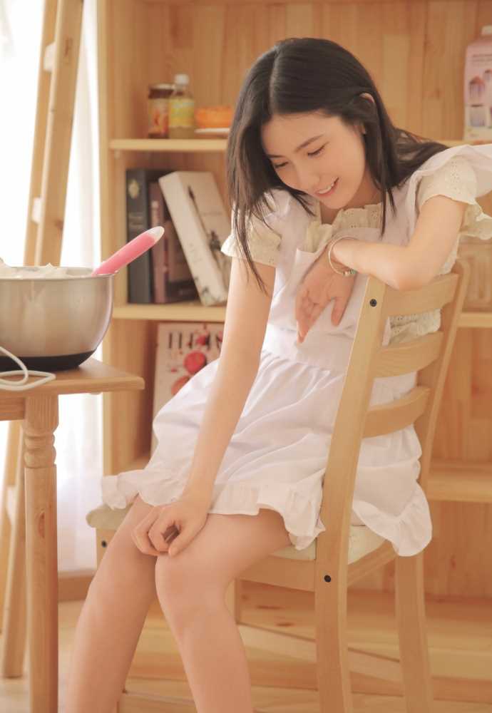 最新清纯气质少女舔奶油人体盛女仆诱惑性感壁纸