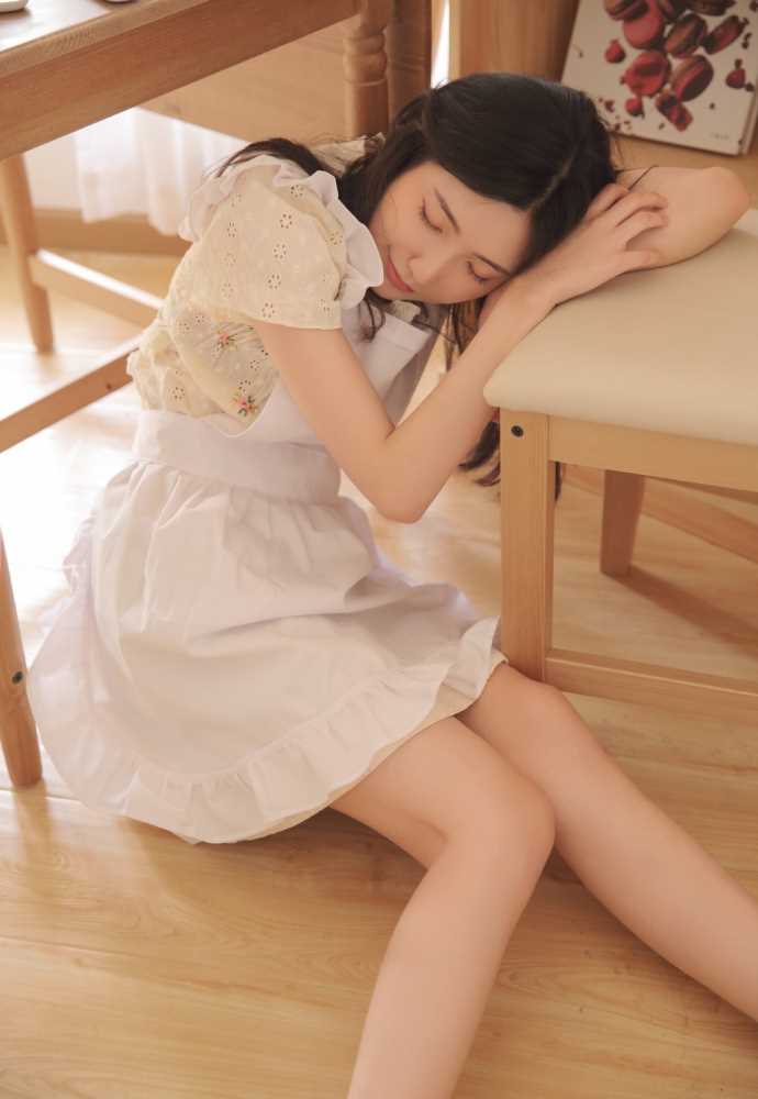 最新清纯气质少女舔奶油人体盛女仆诱惑性感壁纸