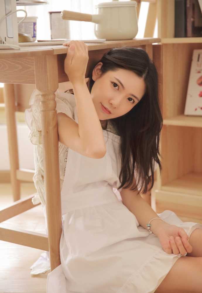 最新清纯气质少女舔奶油人体盛女仆诱惑性感壁纸