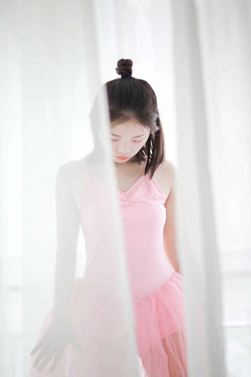 最新清纯粉红素人美女笑容唯美迷人私房内衣照片图集