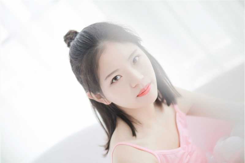 最新清纯粉红素人美女笑容唯美迷人私房内衣照片图集