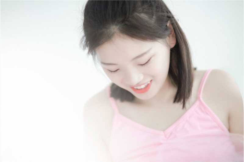 最新清纯粉红素人美女笑容唯美迷人私房内衣照片图集