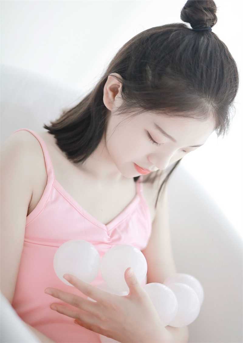 最新清纯粉红素人美女笑容唯美迷人私房内衣照片图集