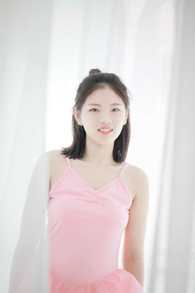 最新清纯粉红素人美女笑容唯美迷人私房内衣照片图集