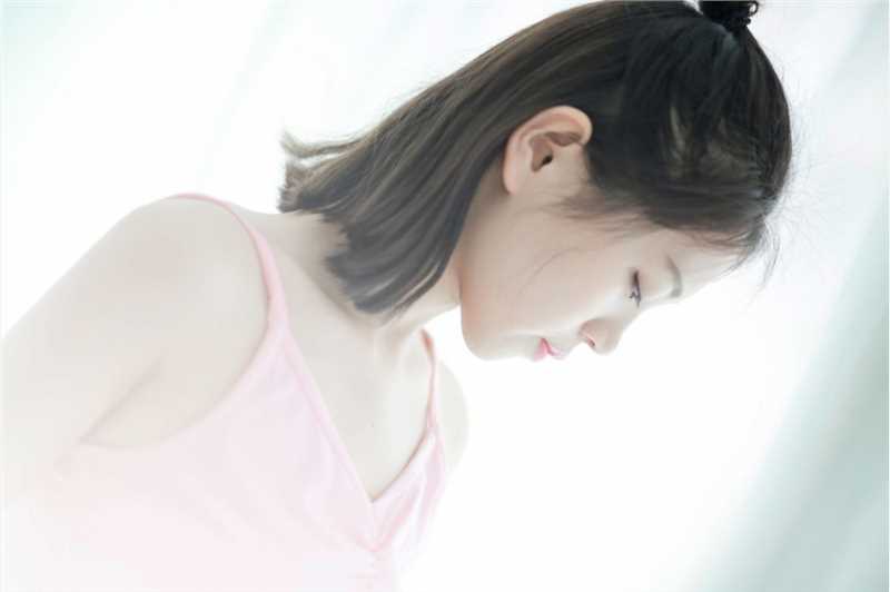 最新清纯粉红素人美女笑容唯美迷人私房内衣照片图集