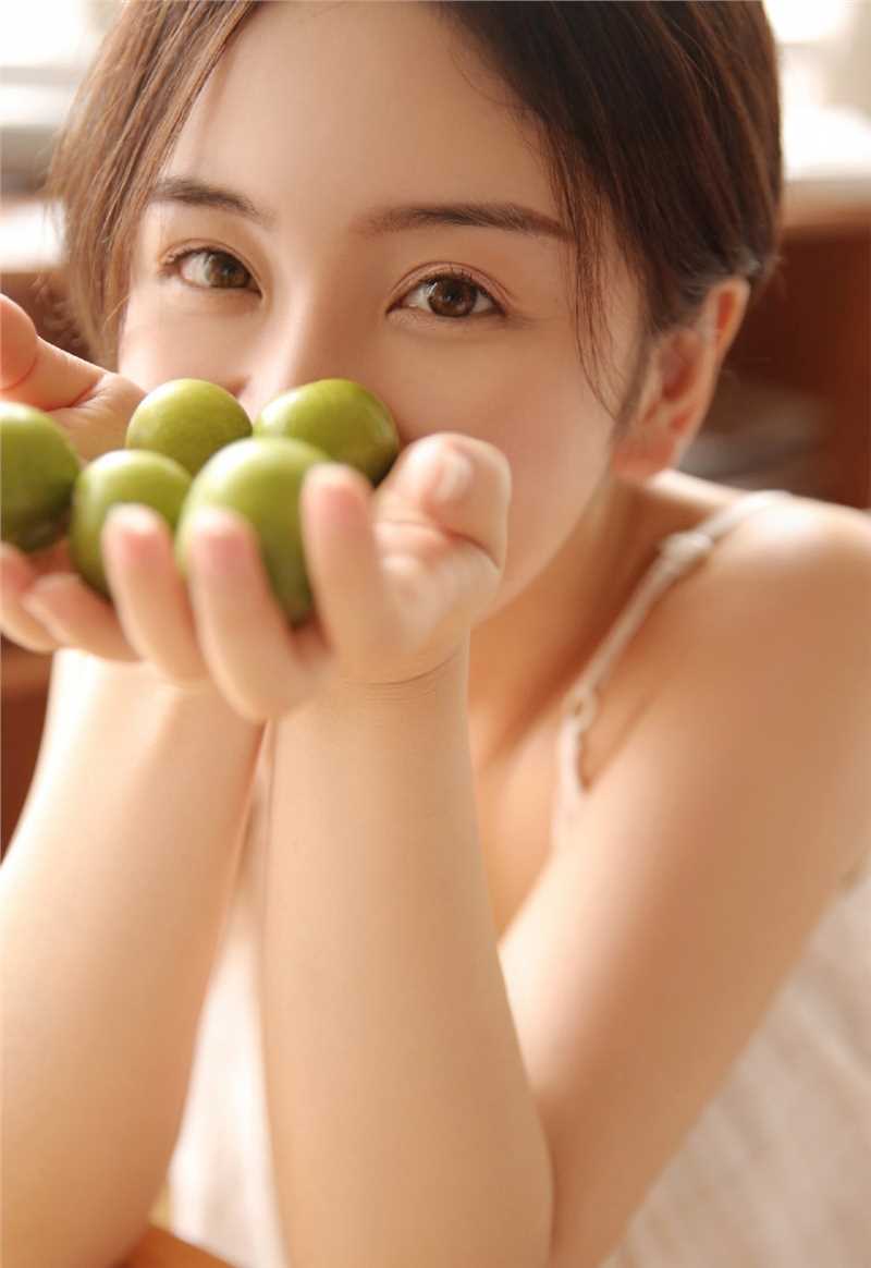 最新教室校园美女吊带漂亮清纯图片图集