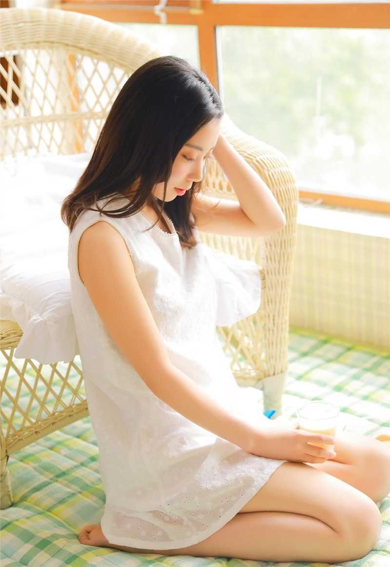 高清美少女洁白吊带短裙梦幻美艳图集