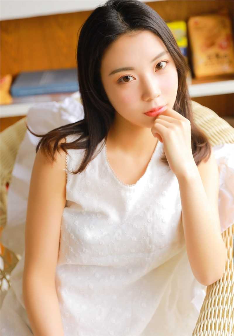高清美少女洁白吊带短裙梦幻美艳图集