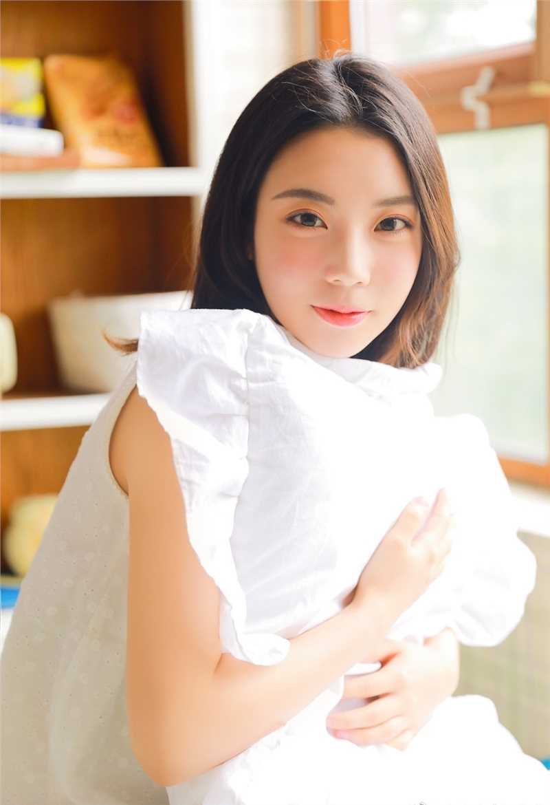 高清美少女洁白吊带短裙梦幻美艳图集