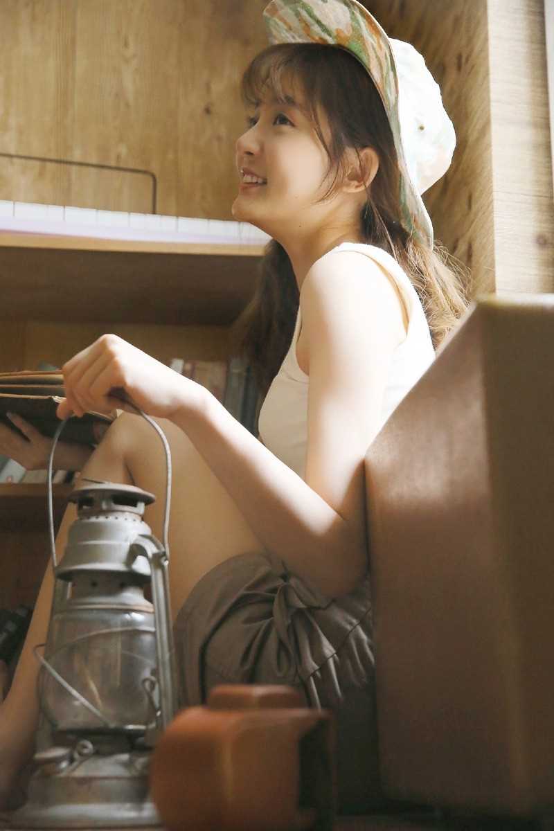 最新日本少女清纯素人玉足养眼户外壁纸