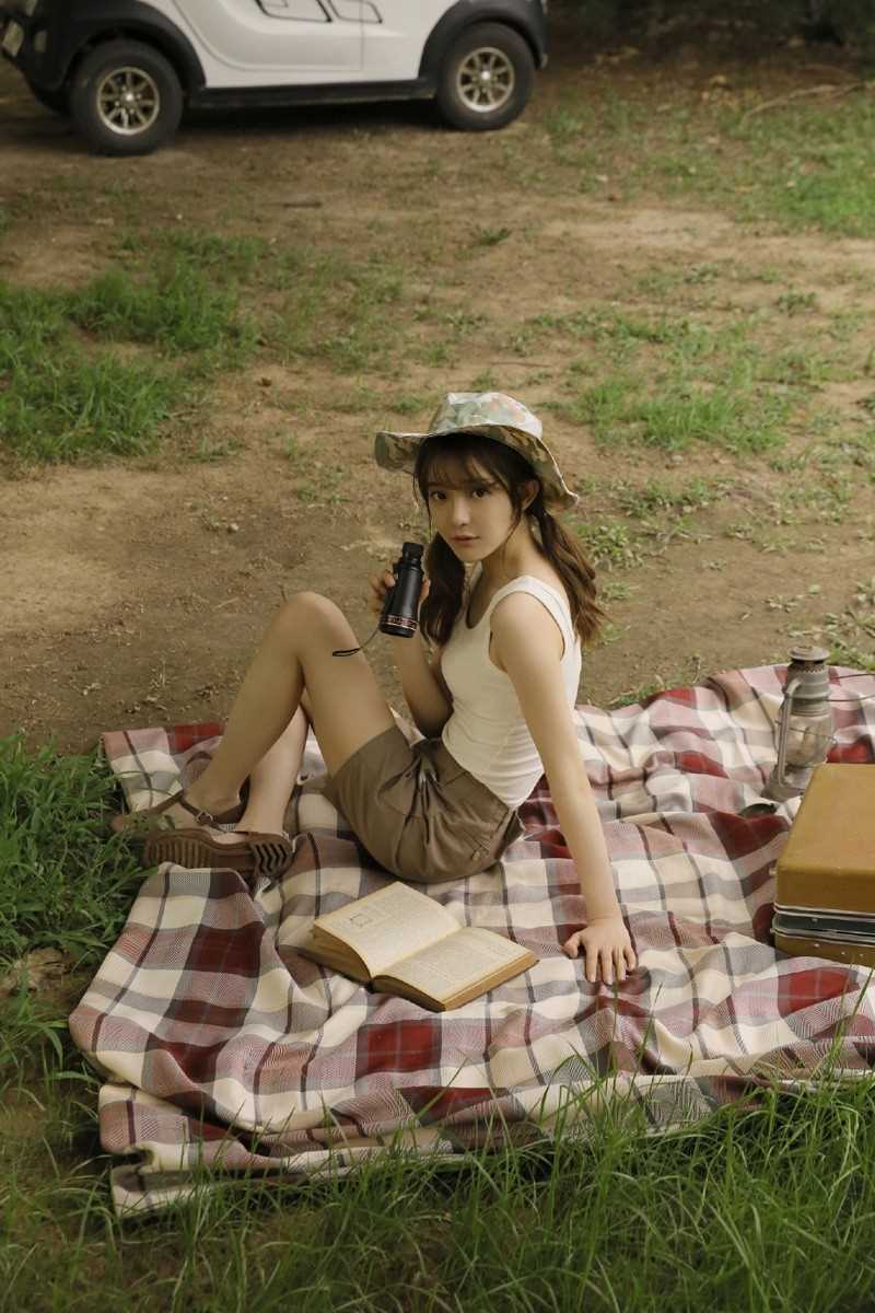 最新日本少女清纯素人玉足养眼户外壁纸