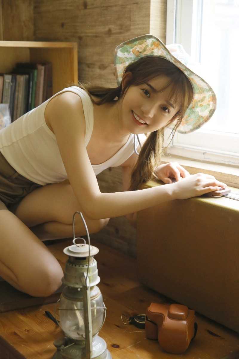 最新日本少女清纯素人玉足养眼户外壁纸