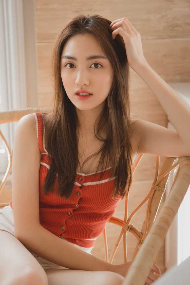 最新文学女孩清纯淑雅文静氧气地球仪图集