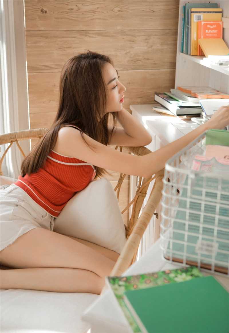 最新文学女孩清纯淑雅文静氧气地球仪图集