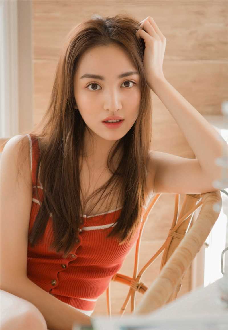 最新文学女孩清纯淑雅文静氧气地球仪图集